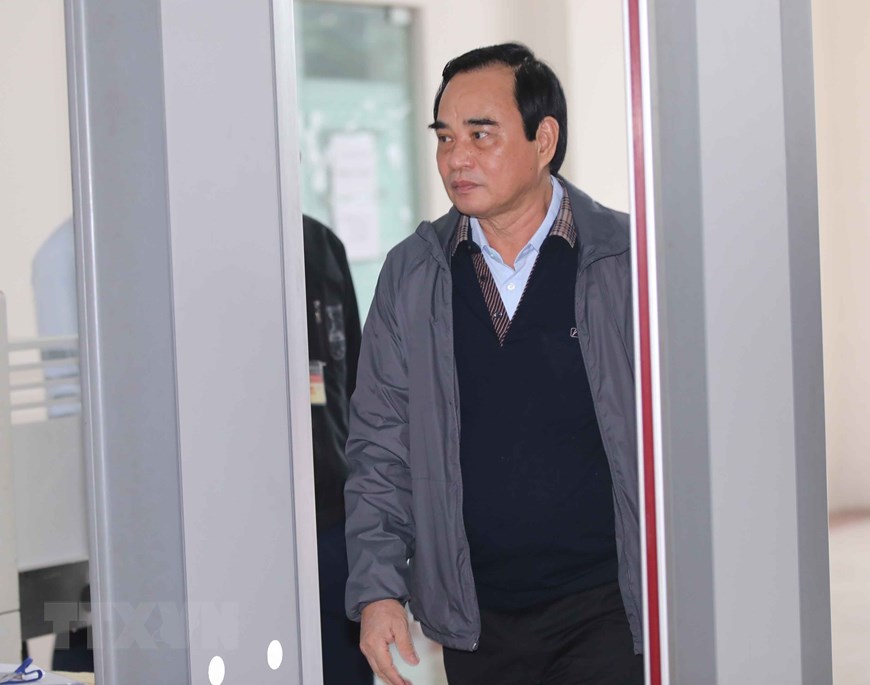 Bị cáo Văn Hữu Chiến (sinh năm 1954, cựu Chủ tịch UBND thành phố Đà Nẵng, giai đoạn từ năm 2011-2014) đến phiên xét xử. (Ảnh: Doãn Tấn/TTXVN)