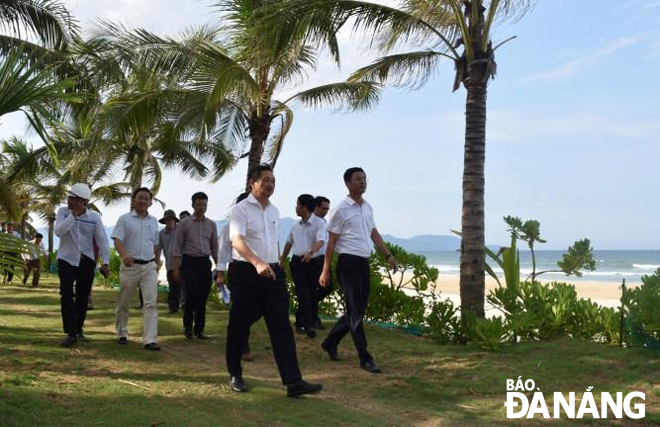 On 19 July 2019, the city leaders, and representatives from relevant agencies, checking the construction of coastal footpaths on the eastern side of Ngu Hanh Son District