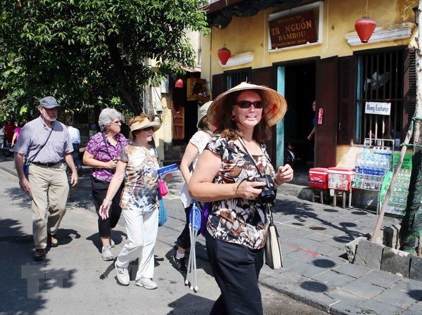 Foreign tourists to Vietnam (Photo: VNA)