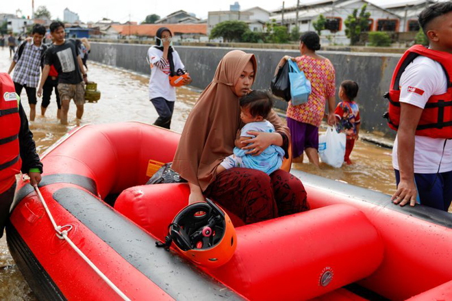 Khoảng 397.000 người được đưa đi sơ tán.        Ảnh: Reuters