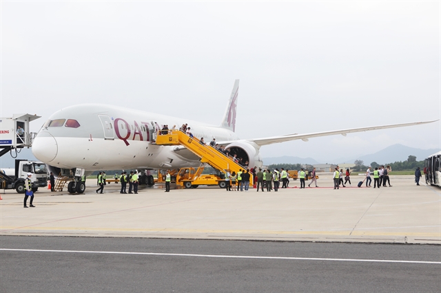 A Qatar Airways aircraft stops at Da Nang International Airport. 