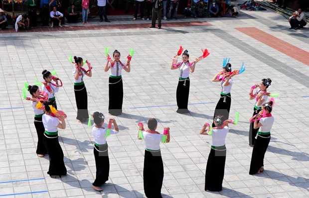 Xoe Thai dance is performed by Thai ethnic minority people in Van Chan district, Yen Bai province. (Photo: VNA)