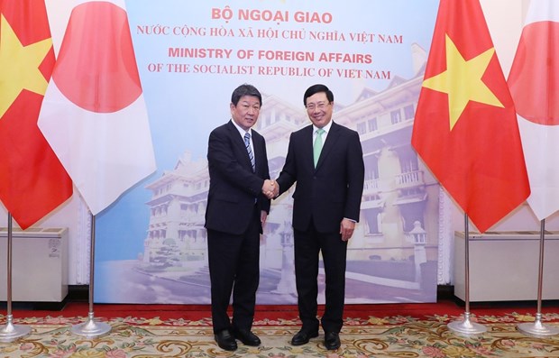 Deputy Prime Minister and Foreign Minister Pham Binh Minh (R) and Japanese FM Motegi Toshimitsu (Photo: VNA) 