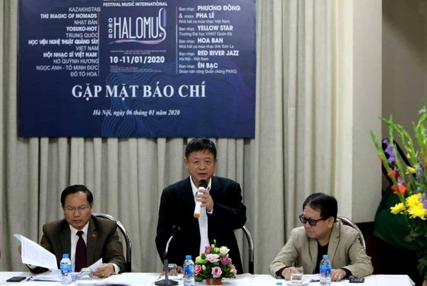 Chairman of the Musicians’ Association of Vietnam Do Hong Quan (centre) speaks at the press meeting giving details of the festival on January 6 (Photo: organising board)