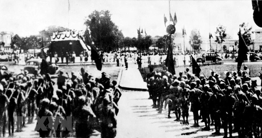  Đông đảo nhân dân tập trung tại Quảng trường Ba Đình nghe Chủ tịch Hồ Chí Minh đọc Tuyên ngôn Độc Lập ngày 2/9/1945.(Ảnh: TTXVN)