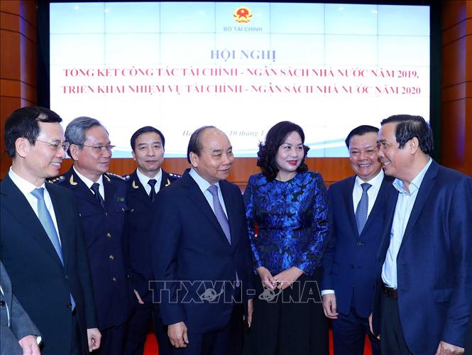 Thủ tướng Nguyễn Xuân Phúc với các các đại biểu dự hội nghị.