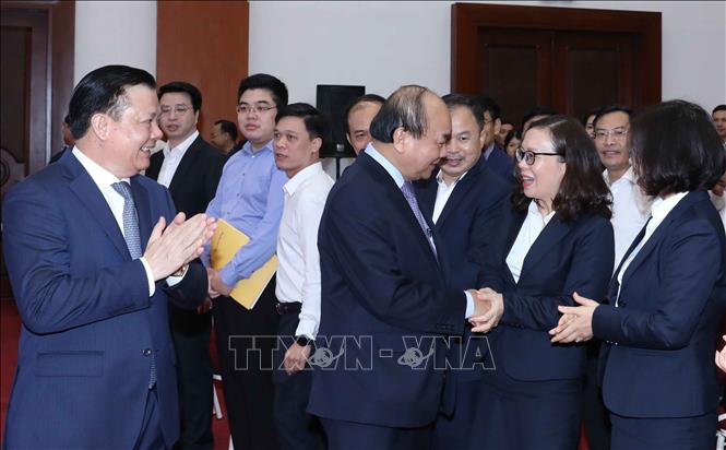 Thủ tướng Nguyễn Xuân Phúc với các các đại biểu dự hội nghị. 