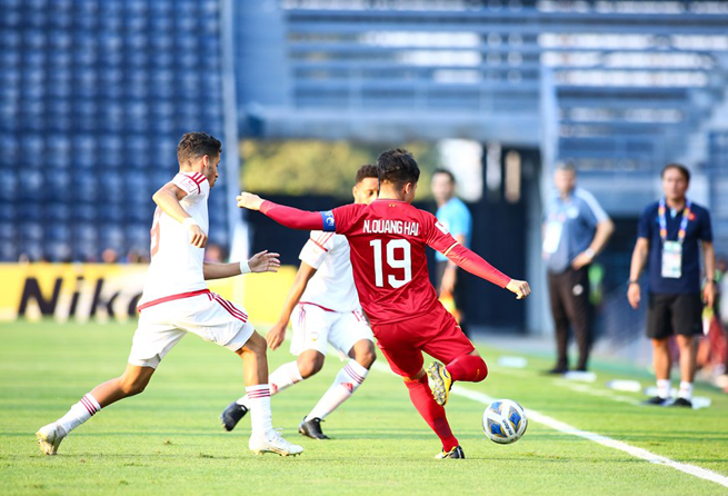 •        Quang Hải là cầu thủ chơi ấn tượng nhất trong đội hình U23 Việt Nam trước U23 UAE với khả năng xử lý bóng khéo léo trong phạm vi hẹp. (Ảnh: Nguyên An/Vietnam+)