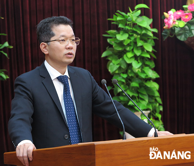 Phó Bí thư Thường trực Thành ủy Nguyễn Văn Quảng phát biểu tại buổi gặp mặt cán bộ hưu trí
