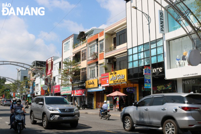 Phố chuyên doanh thời trang trên tuyến đường Lê Duẩn phát huy hiệu quả, thúc đẩy phát triển thương mại, dịch vụ của quận Hải Châu.