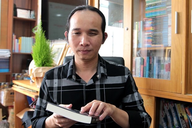 A book by blind musician Ha Chuong will inspire people with disabilites (Photo: viettimes.vn)