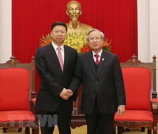 Politburo member and permanent member of the Communist Party of Viet Nam (CPV) Central Committee’s Secretariat Tran Quoc Vuong (right) and Director of the Communist Party of China Central Committee’s International Liaison Department Song Tao (Photo: VNA)