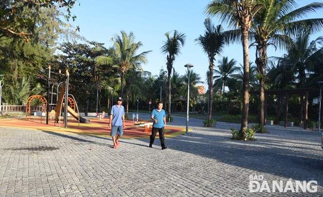 The coastal footpath between the Furama Resort Danang and the Ariyana Danang Tourism Complex