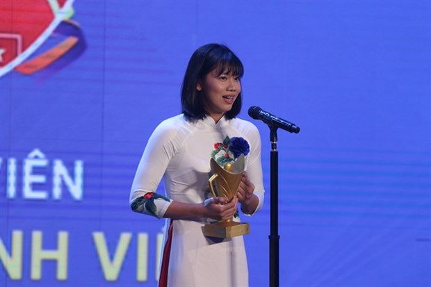 Swimmer Nguyen Thi Anh Vien takes her Victory Cup trophy for the Best Female Athlete of the Year. It is the third time the swimmer honoured in this event. (Photo courtesy of organisers)