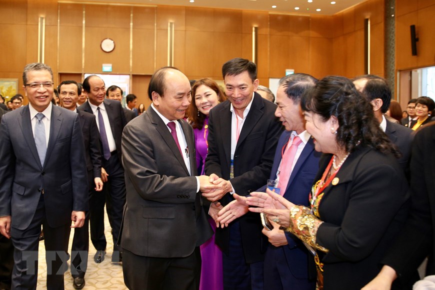 Trong ảnh: Thủ tướng Nguyễn Xuân Phúc gặp gỡ các đại biểu kiều bào tham dự chương trình Xuân quê hương 2020. (Ảnh: Dương Giang/TTXVN)