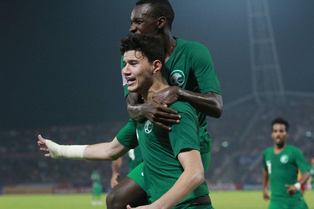 Bàn thắng từ chấm 11m của Al-Hamdan đã đưa U23 Saudi Arabia vào bán kết