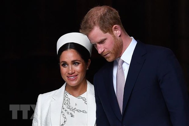 Hoàng tử Anh Harry (phải) và Công nương Meghan Markle (trái) sau khi tham dự một sự kiện ở London ngày 11/3/2019. (Ảnh: AFP/TTXVN)
