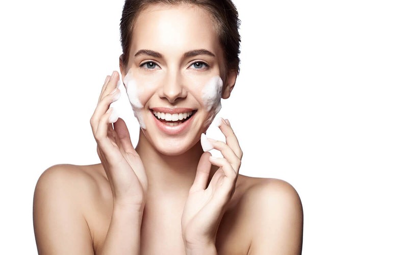 Lưu ý: Thường xuyên dưỡng ẩm, vệ sinh da nhẹ nhàng đúng cách để có thể có được một làn da sáng khỏe, căng mịn./.