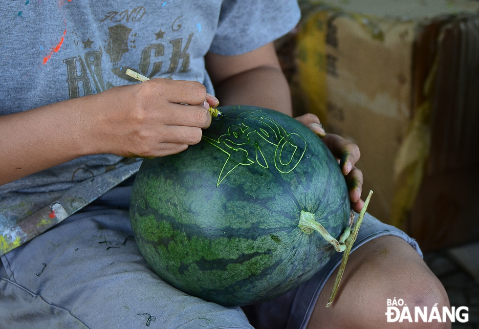 The carving requires craftsmen to be meticulous and have high accuracy skills