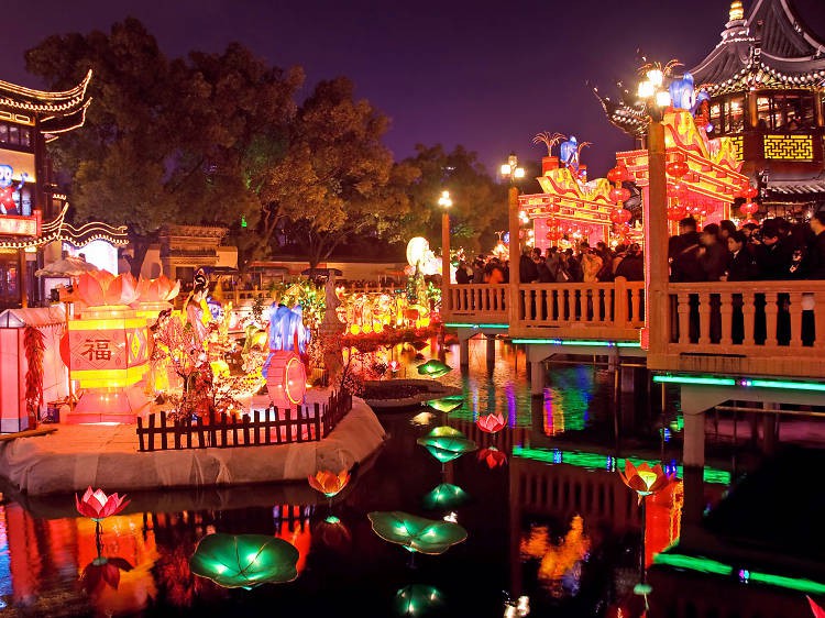 Nhiều nơi ở Thượng Hải sẽ được trang trí bằng những chiếc đèn lồng đủ hình dạng, kích cỡ và màu sắc khác nhau. Ảnh: Shuttershock 