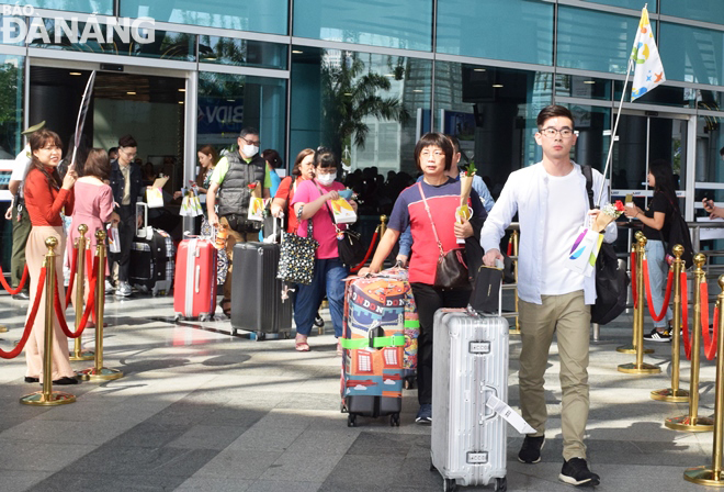 As many as 3,000 international visitors arrive in the city in the morning of Lunar New Year's Day