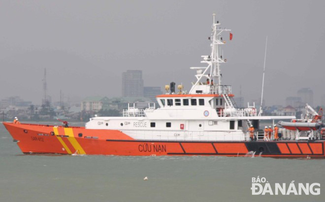 Tàu SAR 412 đã rời Đà Nẵng vào chiều mồng 1 Tết Canh Tý đi tìm kiếm cứu nạn thuyền viên của tàu có quốc tịch Thái Lan. Ảnh: HOÀNG HIỆP