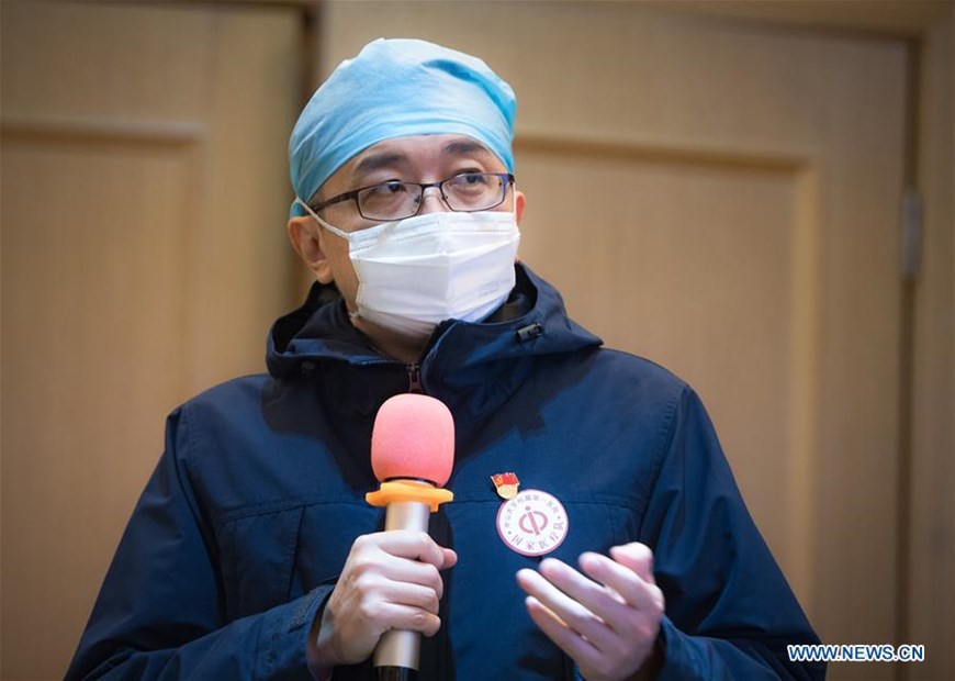  Một nhân viên y tế từ tỉnh Quảng Đông phát biểu trong khóa tập huấn về dịch viêm đường hô hấp cấp do chủng mới virus corona ở Vũ Hán, trung tâm tỉnh Hồ Bắc của Trung Quốc, ngày 25 tháng 1 năm 2020