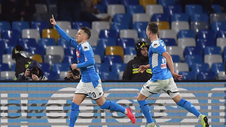 Các cầu thủ của Napoli ăn mừng bàn thắng mở tỉ số trận đấu (Ảnh: Reuters).
