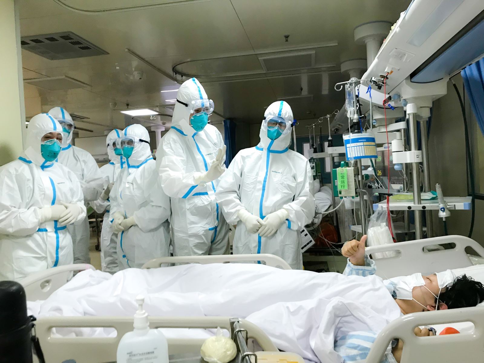Bệnh nhân nhiễm virus corona được điều trị tại bệnh viện Hán Khẩu ở Vũ Hán, Trung Quốc ngày 27/1/2020. Ảnh: THX/TTXVN