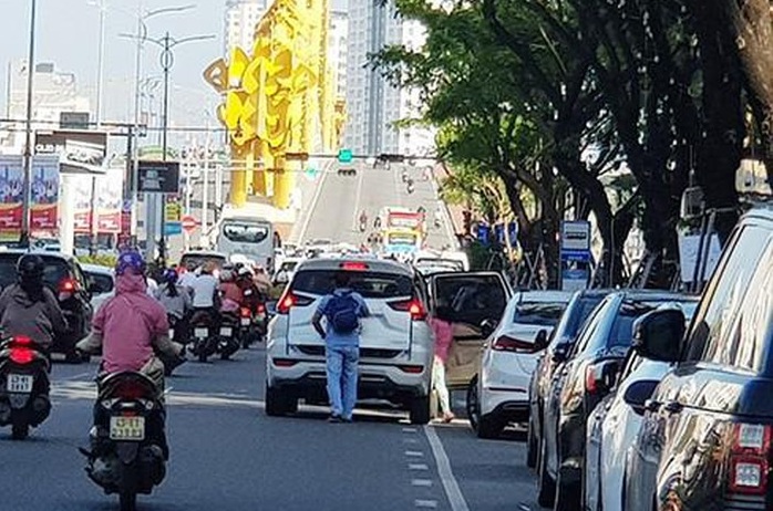 Từ 15-2, xử phạt vi phạm đỗ xe trên đường Nguyễn Văn Linh, Phan Châu Trinh