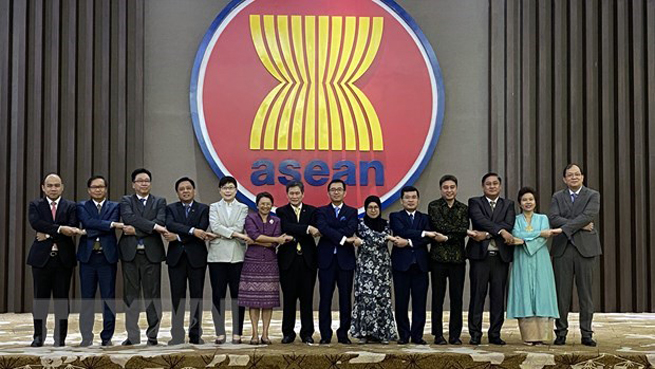 Cuộc thi và triển lãm tranh đồ họa các nước ASEAN lần thứ 3