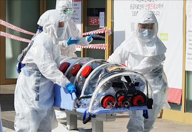 Hàn Quốc ghi nhận ca tử vong thứ 10, số người nhiễm SARS-CoV-2 lên gần 1.000