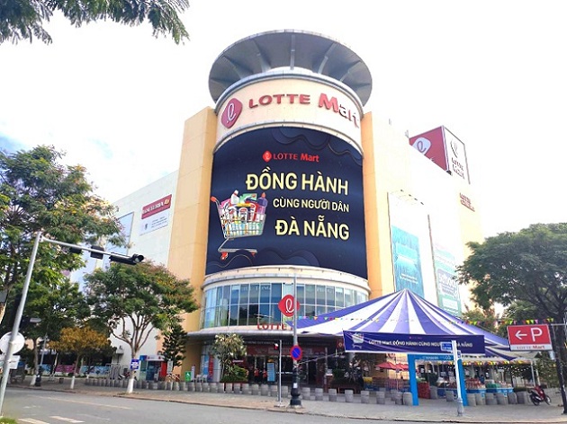 LOTTE Mart Việt Nam lập điểm bán hàng nhanh, tặng khẩu trang y tế và nước rửa tay cho người dân Đà Nẵng, Nha Trang