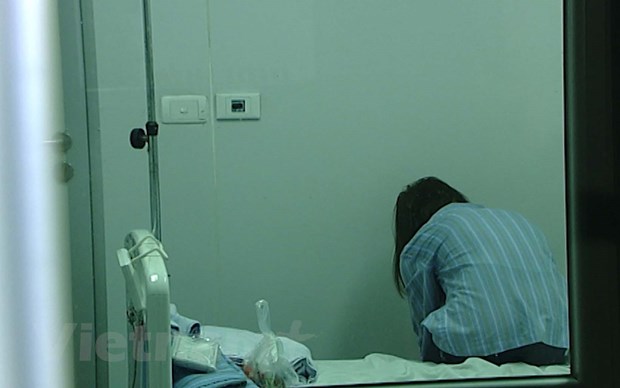 Một bệnh nhân mắc bệnh viêm đường hô hấp cấp do chủng mới của virus corona điều trị tại Bệnh viện Bệnh Nhiệt đới Trung ương. (Ảnh: PV/Vietnam+)