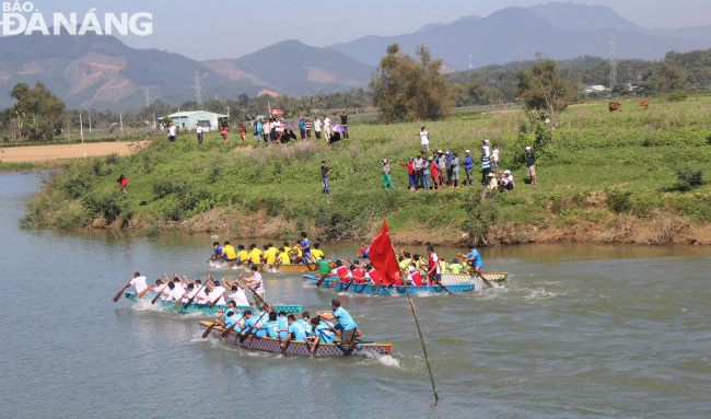 A traditional boat race on the Tuy Loan River