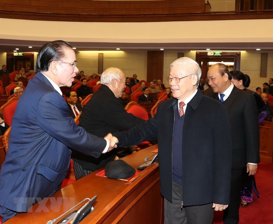 Tổng Bí thư, Chủ tịch nước Nguyễn Phú Trọng với các vị nguyên lãnh đạo cấp cao của Đảng, Nhà nước. (Ảnh: Trí Dũng/TTXVN)