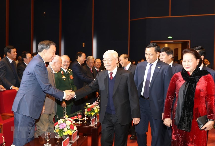 Tổng Bí thư, Chủ tịch nước Nguyễn Phú Trọng với các đồng chí lãnh đạo, nguyên lãnh đạo Đảng, Nhà nước và các đại biểu dự Lễ kỷ niệm. (Ảnh: Trí Dũng/TTXVN)