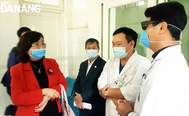 Representatives from the city’s health sector checking the quarantine work at the Da Nang General Hospital