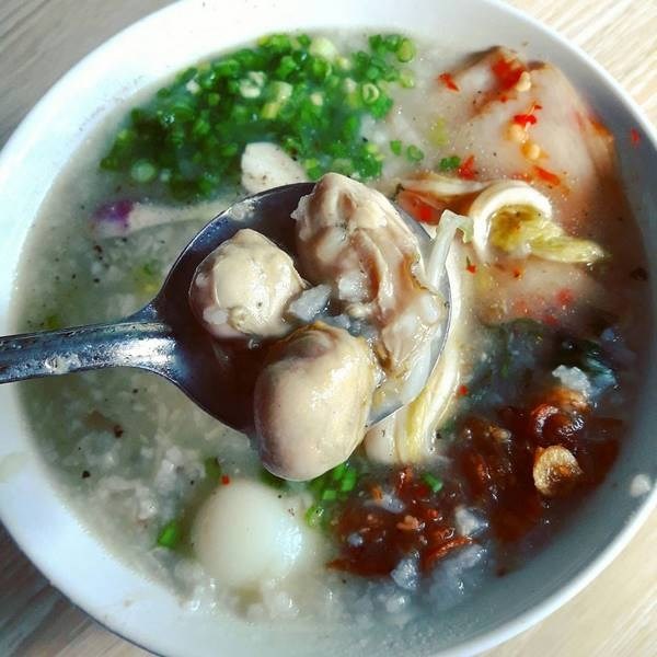 Quang Binh is well-known for its Chao hau (oyster congee). (Photo: tinquangbinh.com)