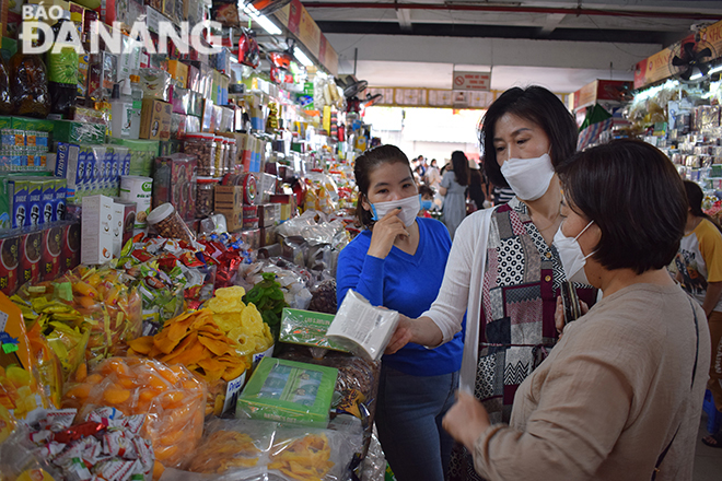 Sellers and buyers at the Han Market wearing protective masks