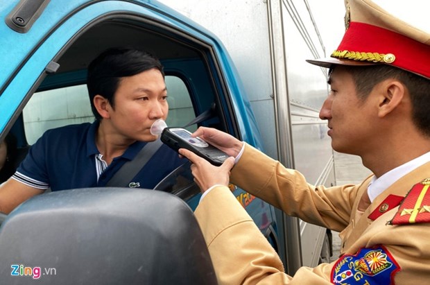 Traffic police will intensify their campaign to deal with violators on the road until February 14. (Photo: zing.vn)