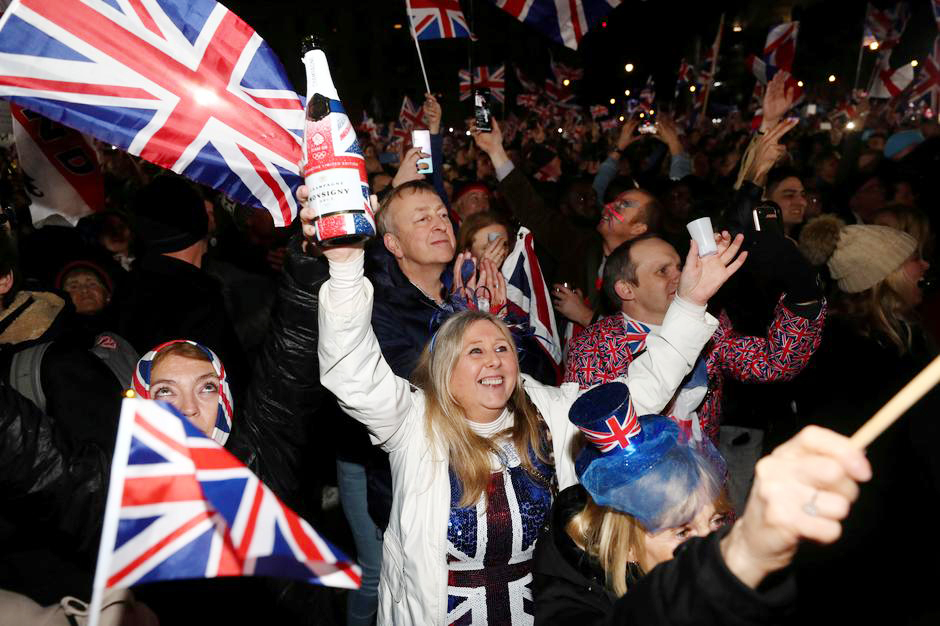 Việc Anh rời EU là dịp để khối này mở rộng và có các thành viên mới. Trong ảnh: Những người ủng hộ Brexit tập trung ở Quảng trường Quốc hội (London), bày tỏ vui mừng khi Anh chính thức rời EU vào đêm 31-1.     		Ảnh: Reuters