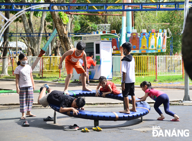 Some children wearing face masks as playing with their friends