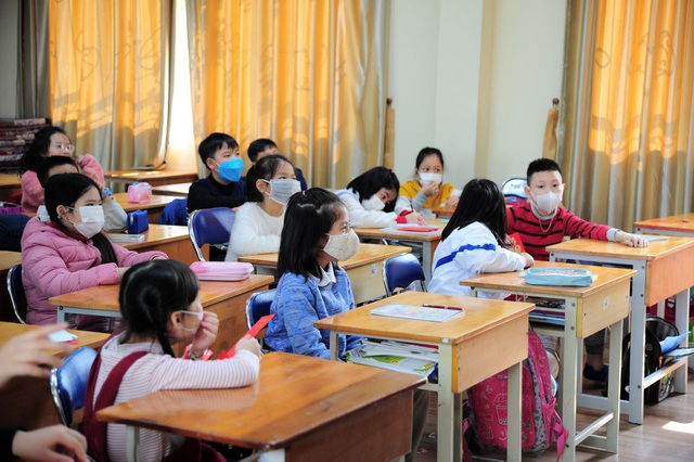 Một trường học ở Việt Nam đã yêu cầu học sinh đeo khẩu trang trong lớp