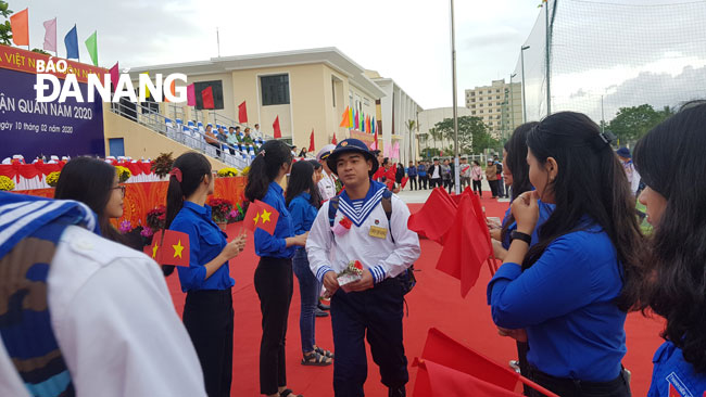 177 thanh niên quận Sơn Trà lên đường thực hiện nghĩa vụ quân sự và nghĩa vụ công an nhân dân. Ảnh: PHAN CHUNG