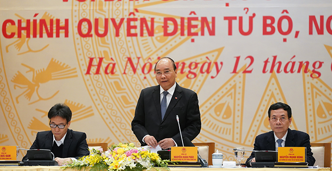 Thủ tướng Chính phủ Nguyễn Xuân Phúc chủ trì tại hội nghị trực tuyến. Ảnh: VGP/Quang Hiếu