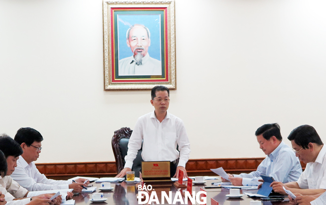 Phó Bí thư Thường trực Thành ủy Nguyễn Văn Quảng phát biểu chỉ đạo tại buổi làm việc.Ảnh: SƠN TRUNG