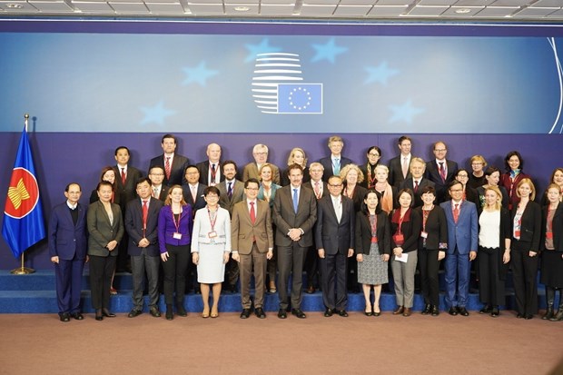 EU and ASEAN representatives in a group photo (Photo: VNA)