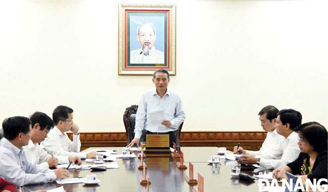 Bí thư Thành ủy Trương Quang Nghĩa phát biểu kết luận cuộc họp. Ảnh: ĐẶNG NỞ