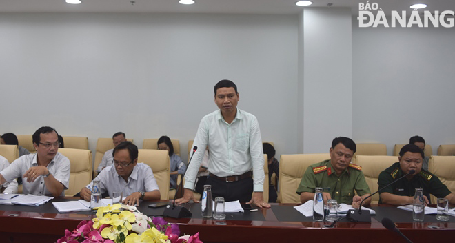 Phó Chủ tịch UBND thành phố Hồ Kỳ Minh (giữa) phát biểu tại buổi làm việc. Ảnh: HOÀNG HIỆP 